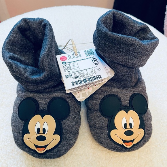 Zara Mickey Mouse Slippers - Picture 3 of 5